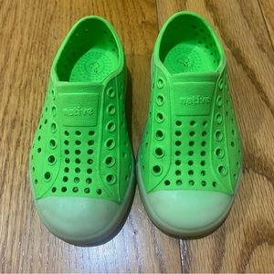 Neon Green Native Jefferson (size 7)